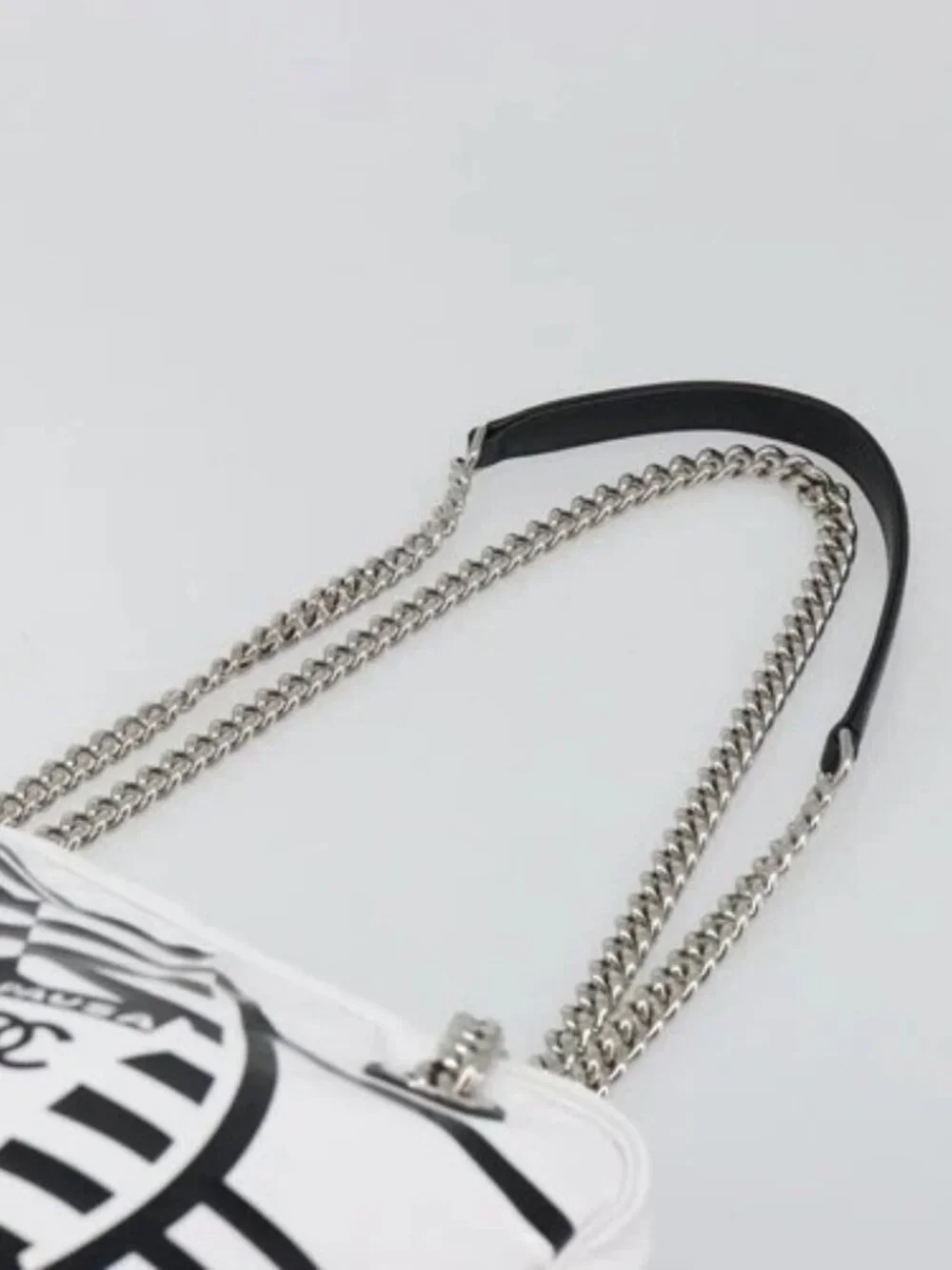 CHANEL La Pausa Chain Bag Patent leather White Silver CC Auth BA13516SAM